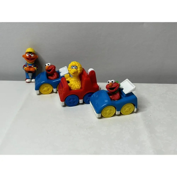 Set of 3 SESAME STREET Vehicles ~ Big Bird Tow Truck and Elmo Car - Picture 2 of 3